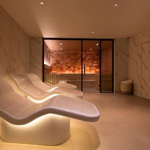 Club King Room